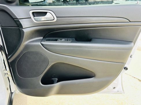 Used 2021 Jeep Grand Cherokee Laredo X image 29