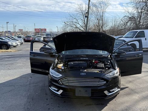 Used 2017 Ford Fusion SE w/ Fusion SE Technology Package image 21