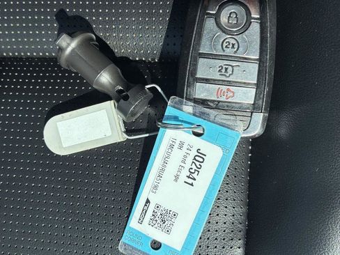 Used 2024 Ford Escape Platinum AWD/4WD image 32