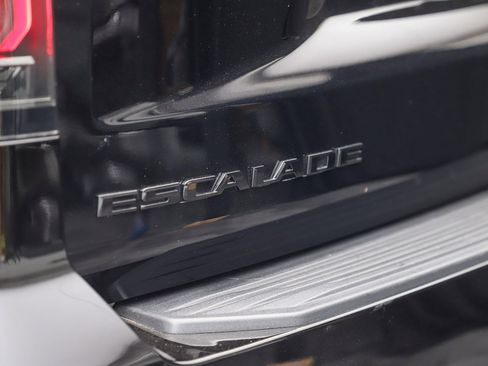 Used 2021 Cadillac Escalade Premium Luxury AWD/4WD image 14