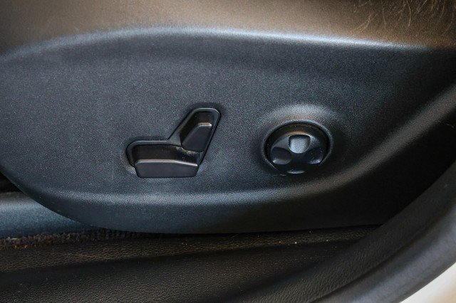 Used 2018 Jeep Cherokee Latitude Plus w/ Comfort/Convenience Group FWD image 10