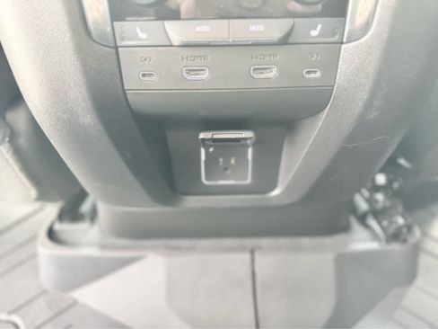 Used 2025 Chevrolet Tahoe High Country image 52