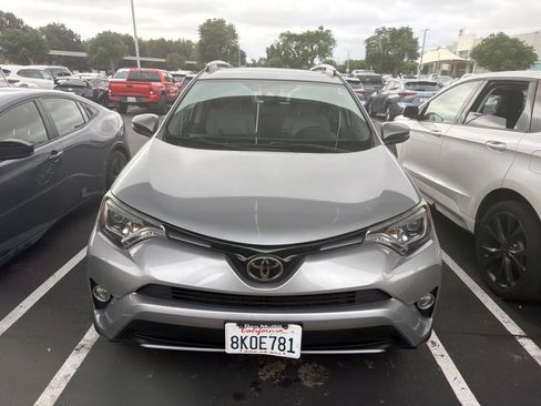 Used 2018 Toyota RAV4 Limited FWD image 3