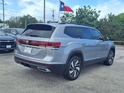 Used 2024 Volkswagen Atlas SE FWD image 2