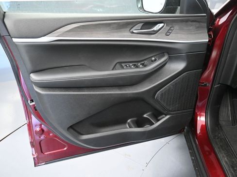 New 2025 Jeep Grand Cherokee Limited w/ Trailer Tow Package image 19