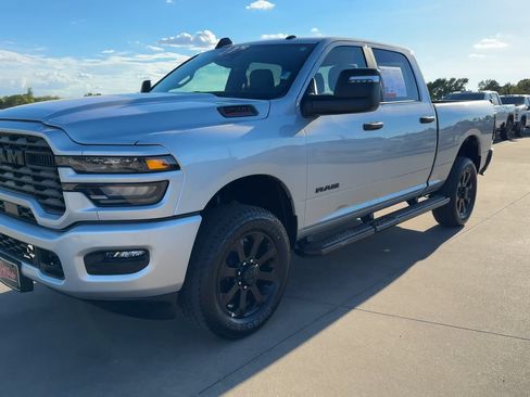 Used 2026 RAM 2500 Big Horn AWD/4WD image 3