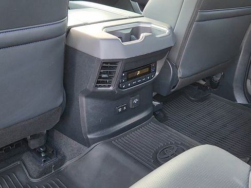 Used 2025 Toyota Sequoia Platinum AWD/4WD image 18