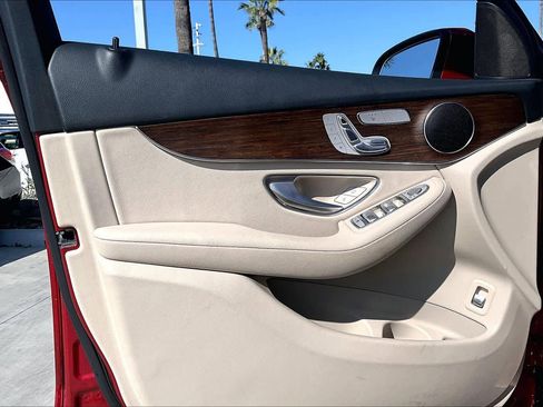 Used 2022 Mercedes-Benz GLC 300 GLC 300 image 21