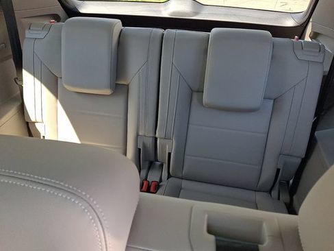 Used 2023 Volkswagen Atlas SE w/ Panoramic Sunroof Package AWD/4WD image 11