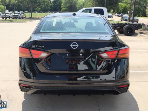 Used 2025 Nissan Altima 2.5 SV FWD image 4