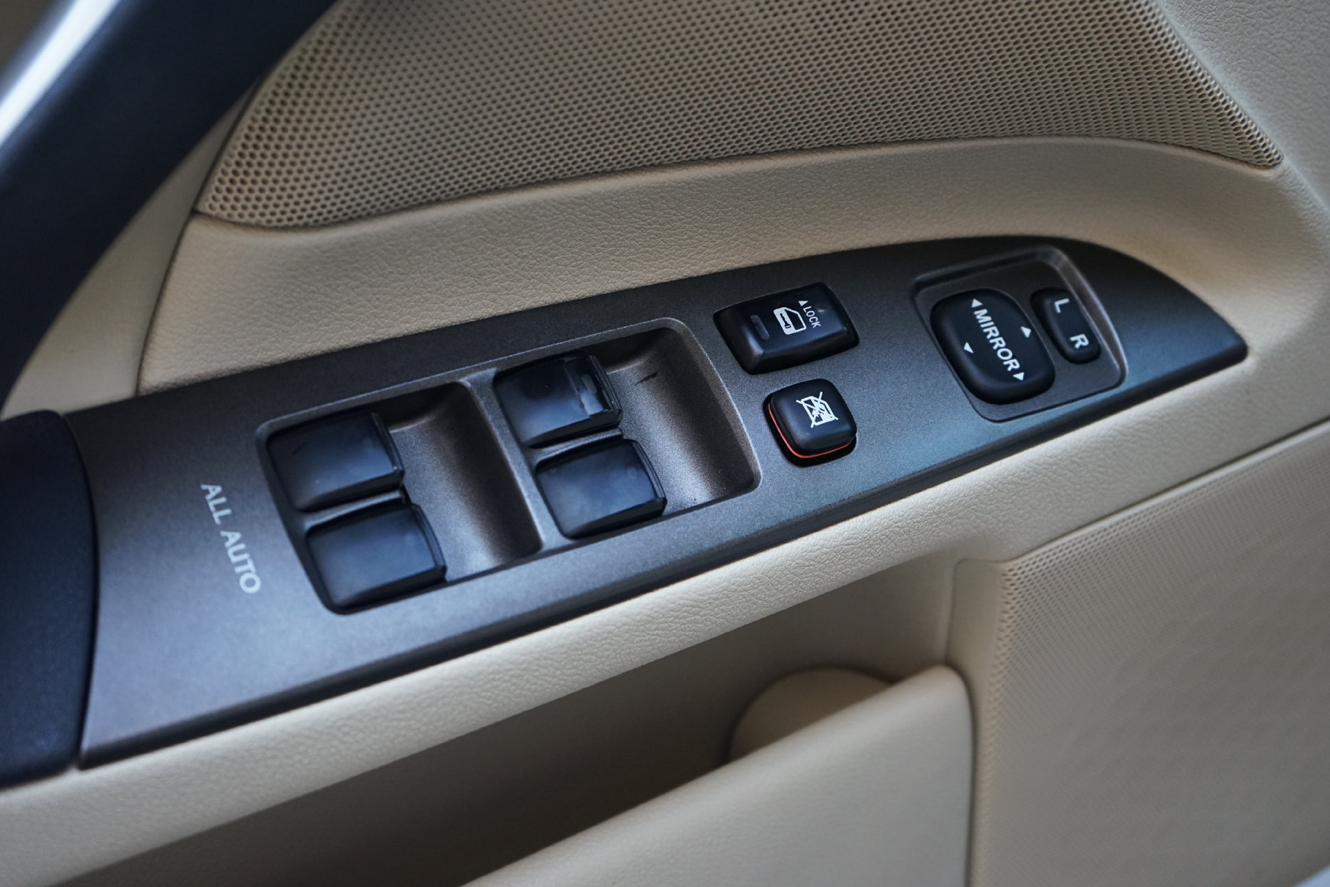 Used 2008 Lexus IS 250 w/ Preferred Accessory Pkg RWD image 3