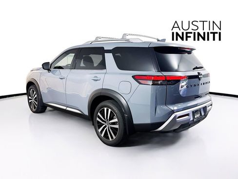 Used 2024 Nissan Pathfinder Platinum image 5