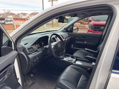 Used 2017 Honda Pilot Touring image 9