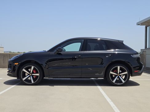 Certified 2023 Porsche Macan S AWD/4WD image 2