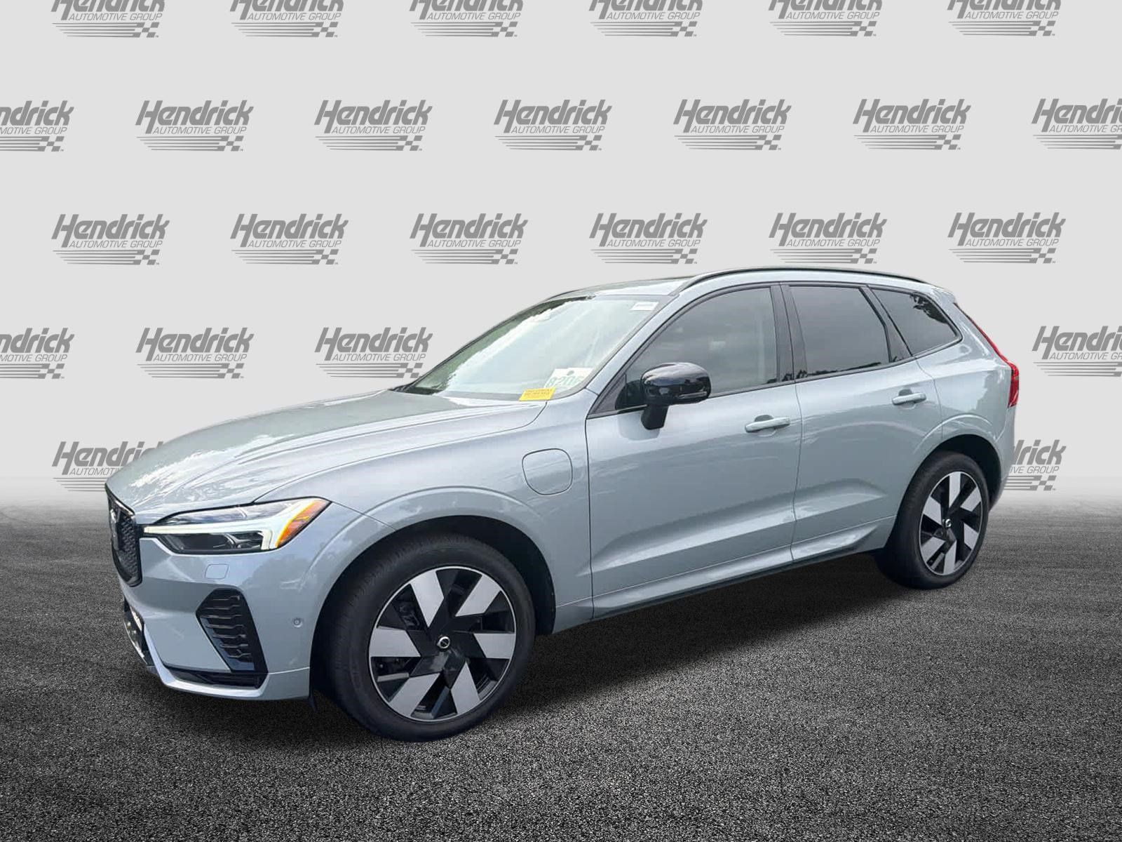Used 2024 Volvo XC60 T8 Plus w/ Protection Package Premier AWD/4WD image 9