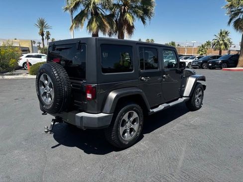 Used 2018 Jeep Wrangler Unlimited Sahara w/ Max Tow Package AWD/4WD image 5