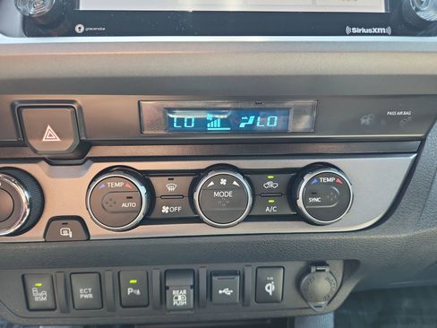 Used 2023 Toyota Tacoma TRD Off-Road w/ Technology Package AWD/4WD image 16