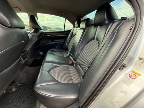 Used 2018 Toyota Camry SE image 12