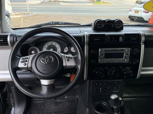 Used 2014 Toyota FJ Cruiser 4WD w/ Upgrade Package image 20