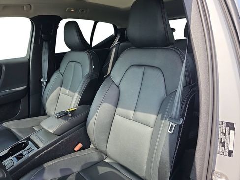 Used 2025 Volvo XC40 B5 Plus AWD/4WD image 15