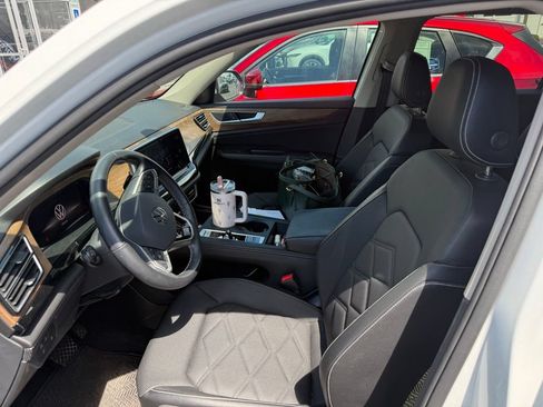 Used 2024 Volkswagen Atlas SE AWD/4WD image 10