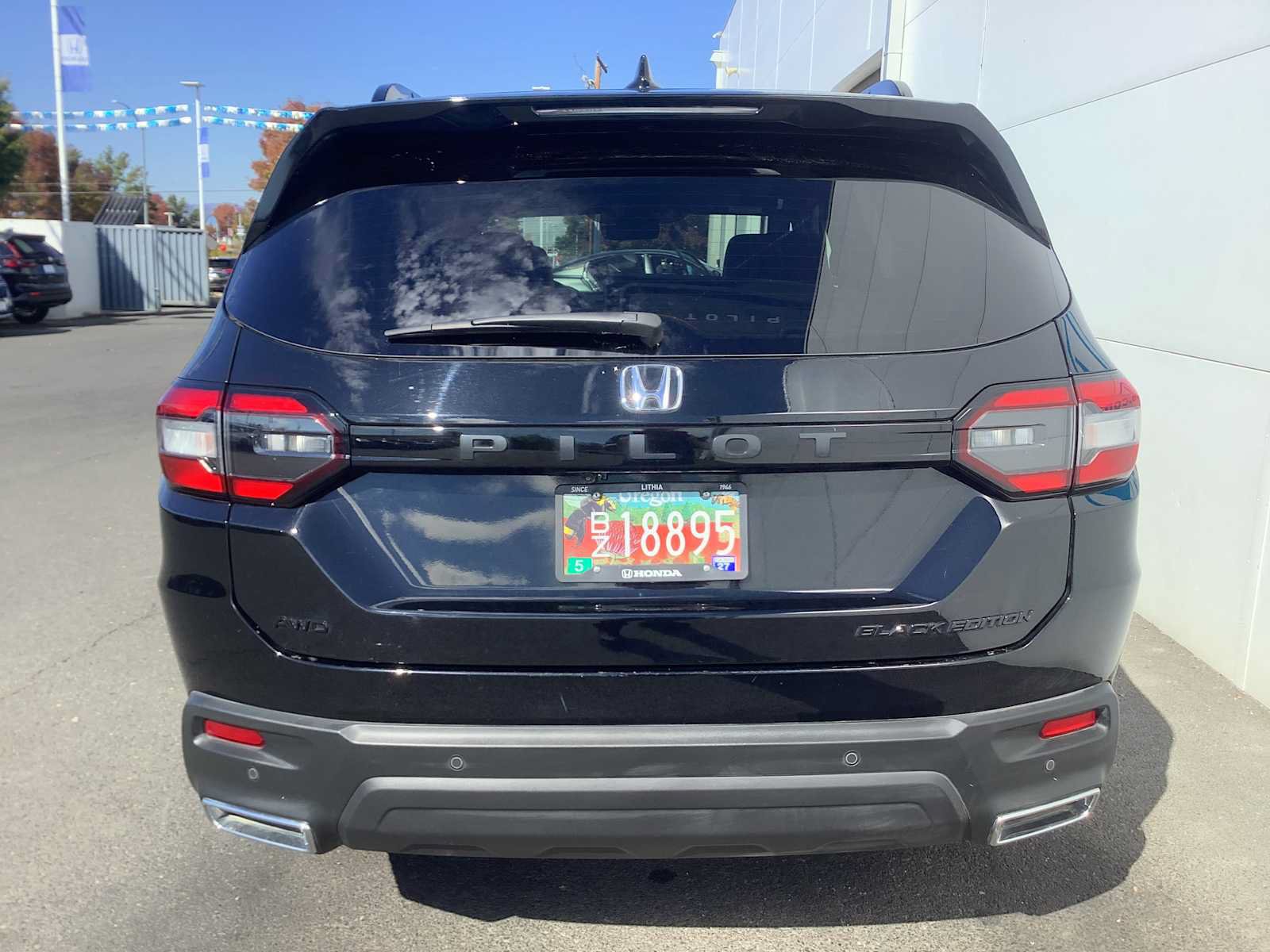 Used 2025 Honda Pilot Black Edition image 6