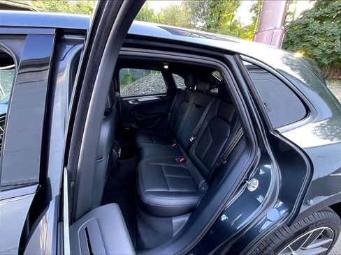 Certified 2025 Porsche Macan image 22