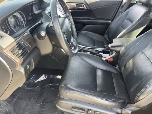 Certified 2017 Honda Accord EX-L image 21