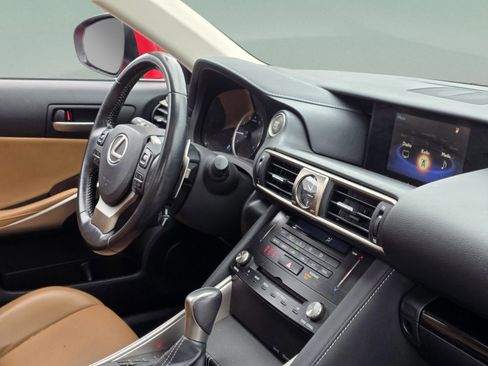 Used 2017 Lexus IS 200t image 31