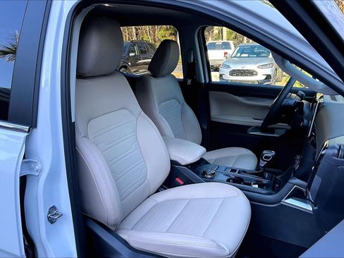 Used 2025 Ford Ranger Lariat w/ Chrome Accent Package image 9