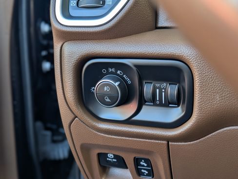 Used 2021 RAM 1500 Laramie image 31