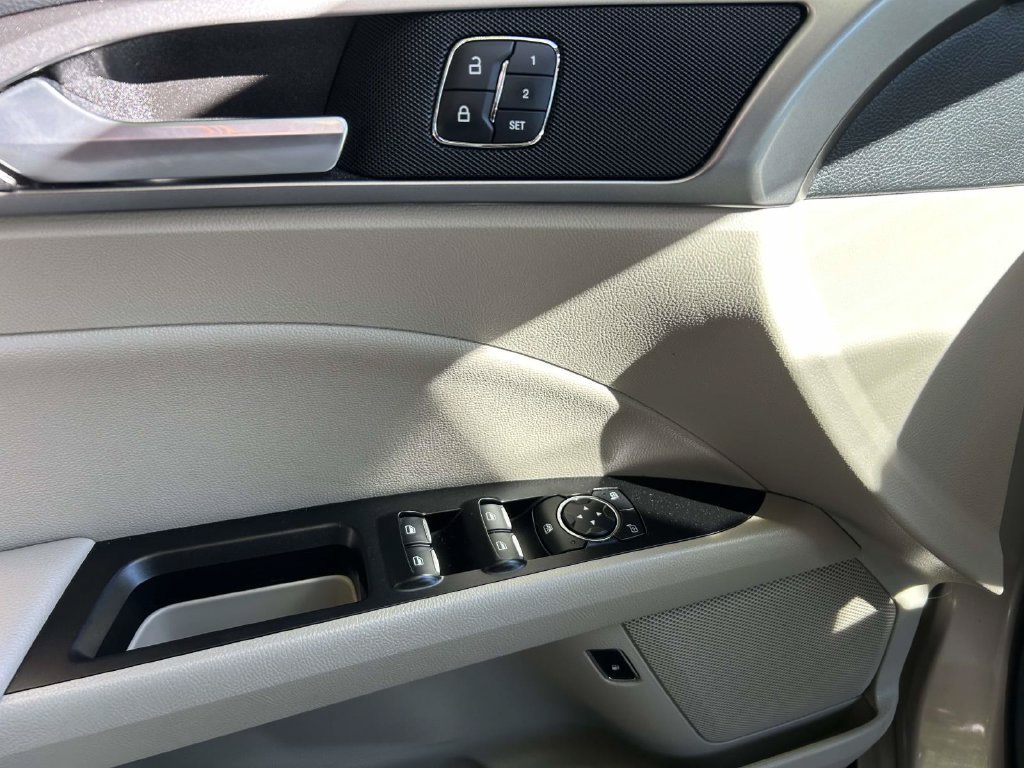 Used 2019 Ford Fusion SEL FWD image 11