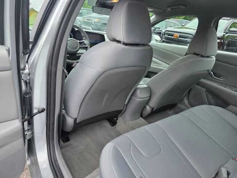 Used 2023 Hyundai Elantra SEL w/ Convenience Package FWD image 17