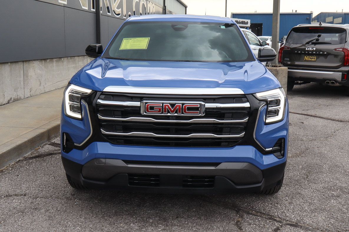Used 2026 GMC Terrain Elevation AWD/4WD image 2