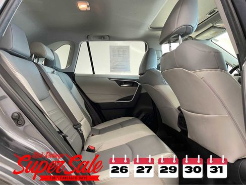 Used 2019 Toyota RAV4 XLE Premium image 14