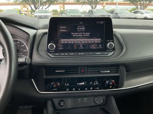 Used 2025 Nissan Rogue SV FWD image 23