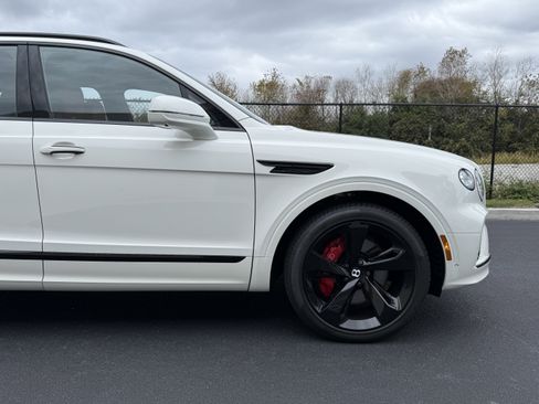 Used 2025 Bentley Bentayga V8 image 6