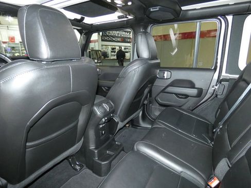 Used 2022 Jeep Wrangler Unlimited Sahara image 21