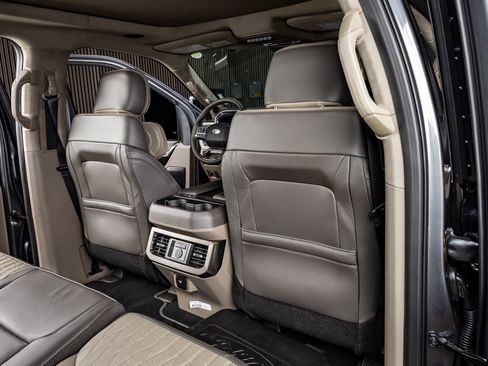 Used 2026 Ford F450 Platinum w/ Platinum Plus Package image 31