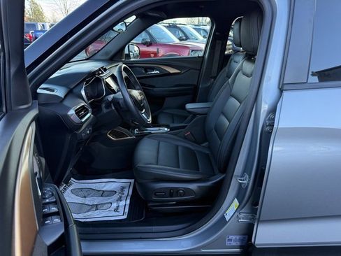 Used 2023 Chevrolet TrailBlazer ACTIV w/ Convenience Package image 2
