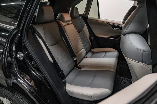 Used 2020 Toyota RAV4 Limited AWD/4WD image 32