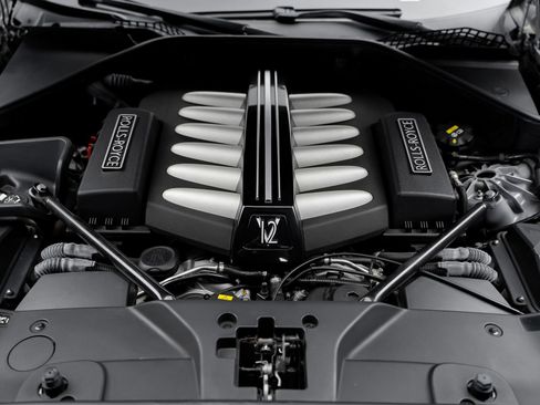 Used 2018 Rolls-Royce Dawn RWD image 57
