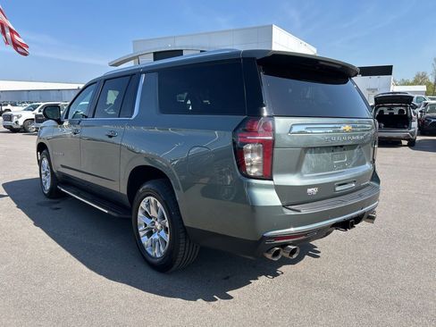 Used 2023 Chevrolet Suburban Premier RWD image 3