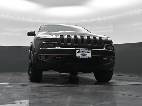 Used 2018 Jeep Cherokee Trailhawk w/ Quick Order Package 23L image 26