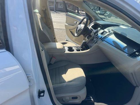 Used 2015 Ford Taurus SE FWD image 12