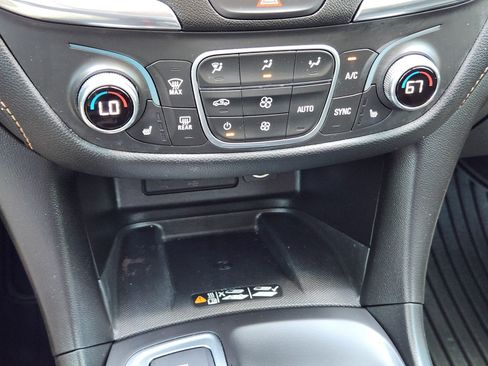 Used 2020 Chevrolet Equinox Premier w/ Premier Redline Edition FWD image 14
