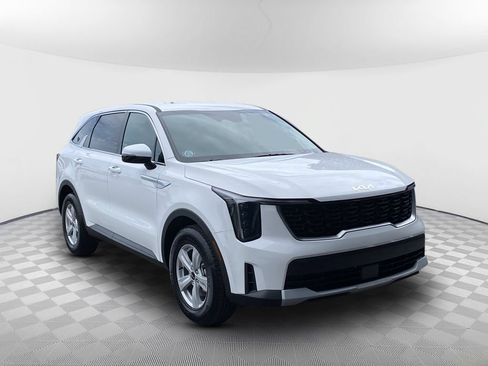 Used 2026 Kia Sorento LX FWD image 2