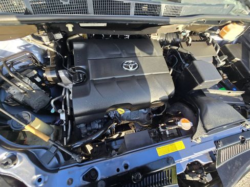 Used 2014 Toyota Sienna LE FWD image 22