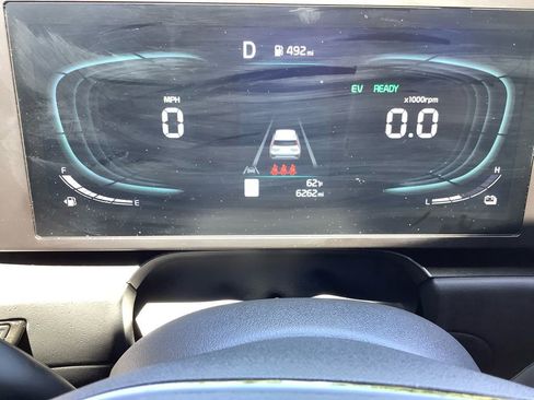 Used 2025 Kia Niro LX FWD image 10