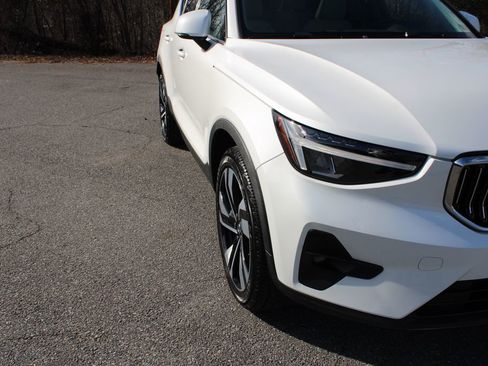 Used 2023 Volvo XC40 B4 Plus w/ Protection Package image 40